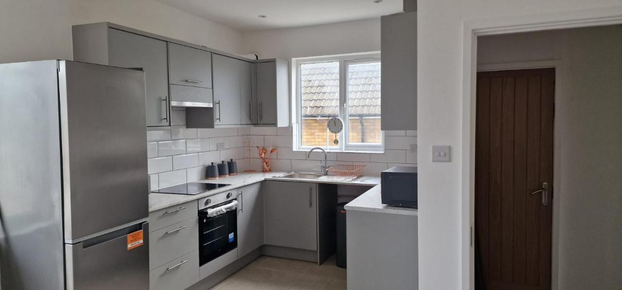 Shm Stays Leicester. Newly Renovated!! 15 Min Drive From City Centre, University. 9 Min Drive To Leicester City Stadium, 5 Min Drive To M1 & M69. 2 Min Walk To Bus Stop. Екстер'єр фото