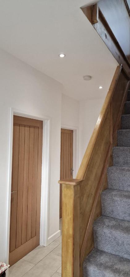 Shm Stays Leicester. Newly Renovated!! 15 Min Drive From City Centre, University. 9 Min Drive To Leicester City Stadium, 5 Min Drive To M1 & M69. 2 Min Walk To Bus Stop. Екстер'єр фото