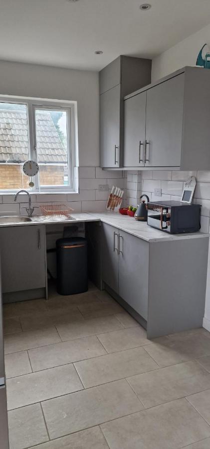 Shm Stays Leicester. Newly Renovated!! 15 Min Drive From City Centre, University. 9 Min Drive To Leicester City Stadium, 5 Min Drive To M1 & M69. 2 Min Walk To Bus Stop. Екстер'єр фото